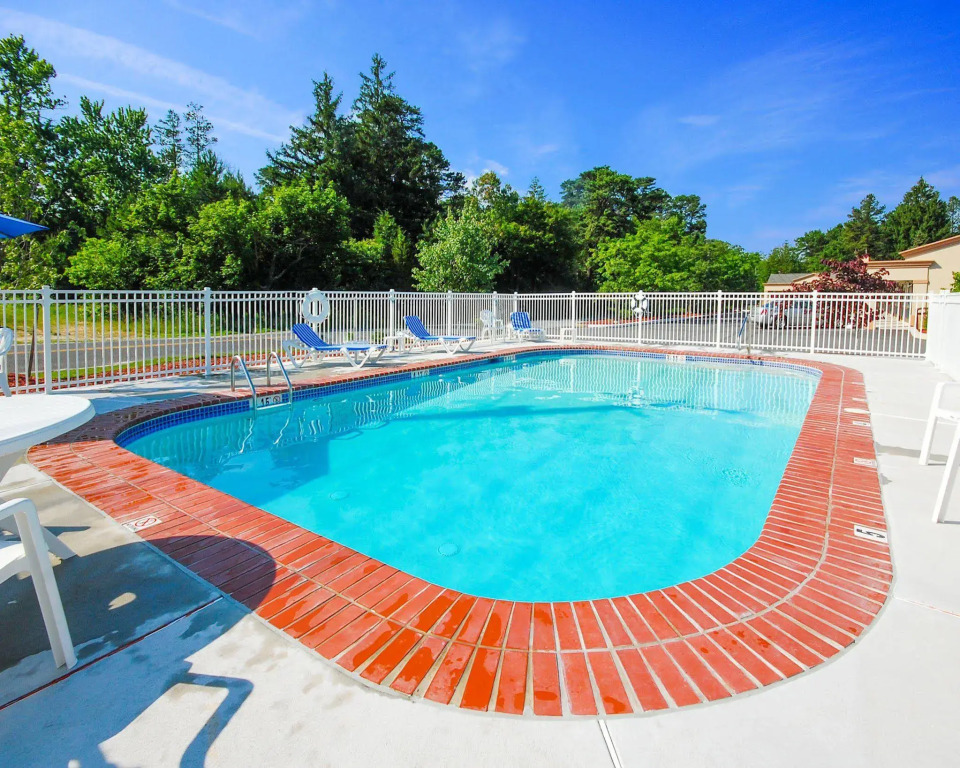 Hibiscus Inn & Suites