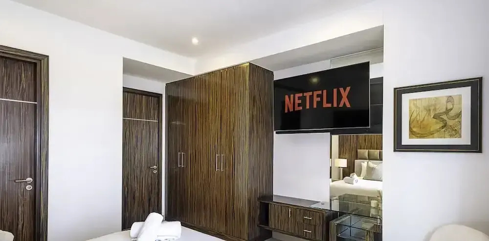 LUX  The Bonnington JLT Suite 2