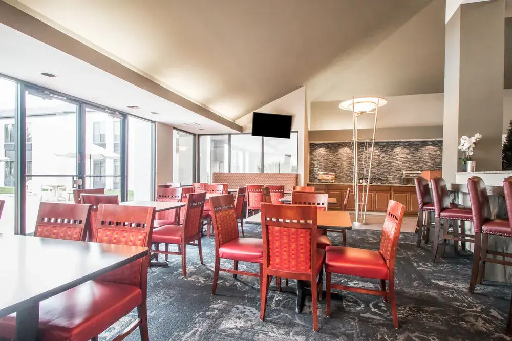 Clarion Inn & Suites Springfield