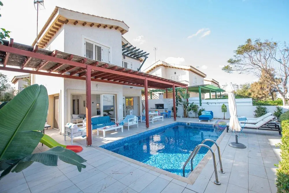 Artisan No 6 First Line Seafront villa