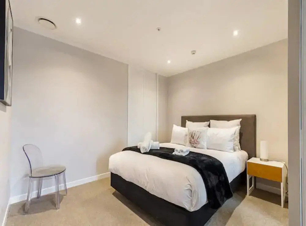 Contemporary Apt - Free Parking