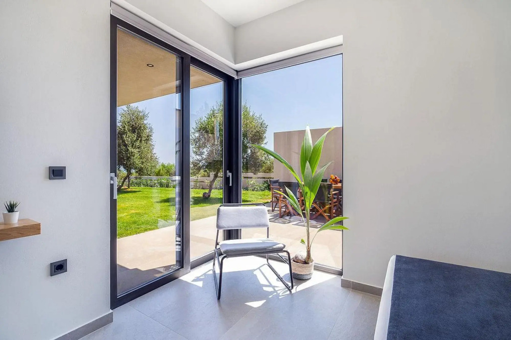 Sea View 4 Bedroom Villa With a Heated Pool
