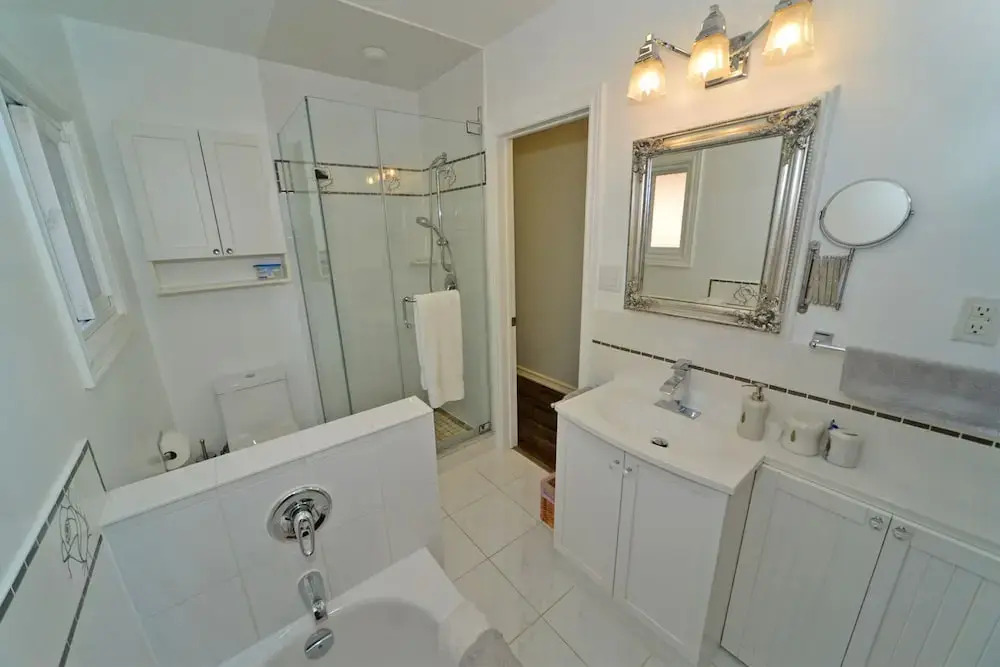 Toronto Luxury 2 BEDRM suite