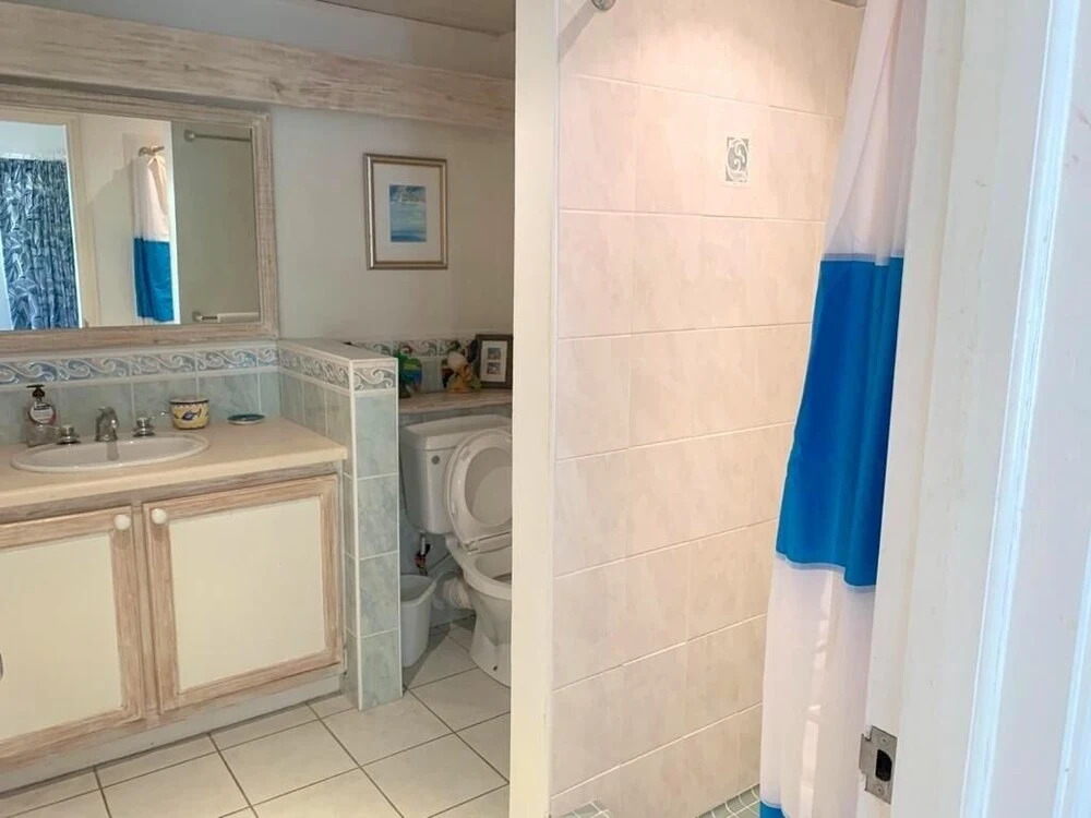 Bay View #7 - 3 bedroom, 3.5-bath waterfront townhouse in a gated community in Rodney Bay 3 Townhouse by RedAwning