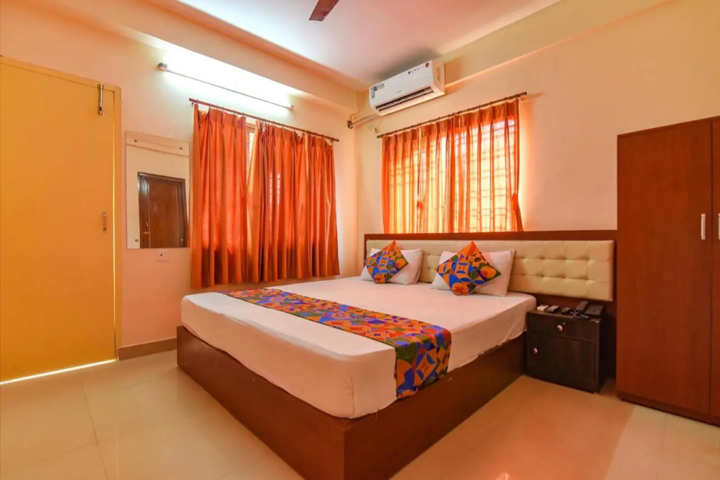 FabHotel Capital Casa - Newtown Bus Stand
