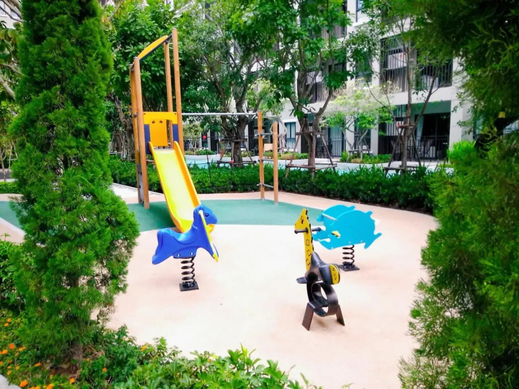 New. Beautiful One Bedroom Pool Access Condo. Only 200 metres to the beach.