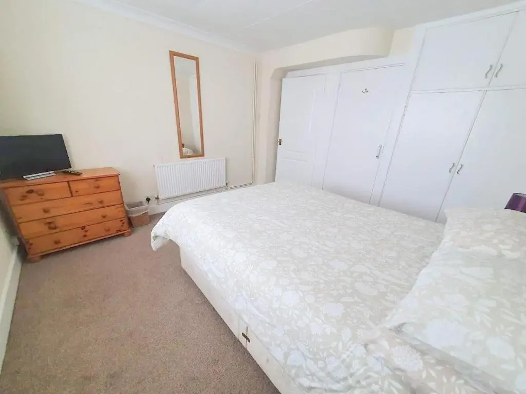 Wentworth Apartment with 2 bedrooms, Superfast Wi-Fi and private parking