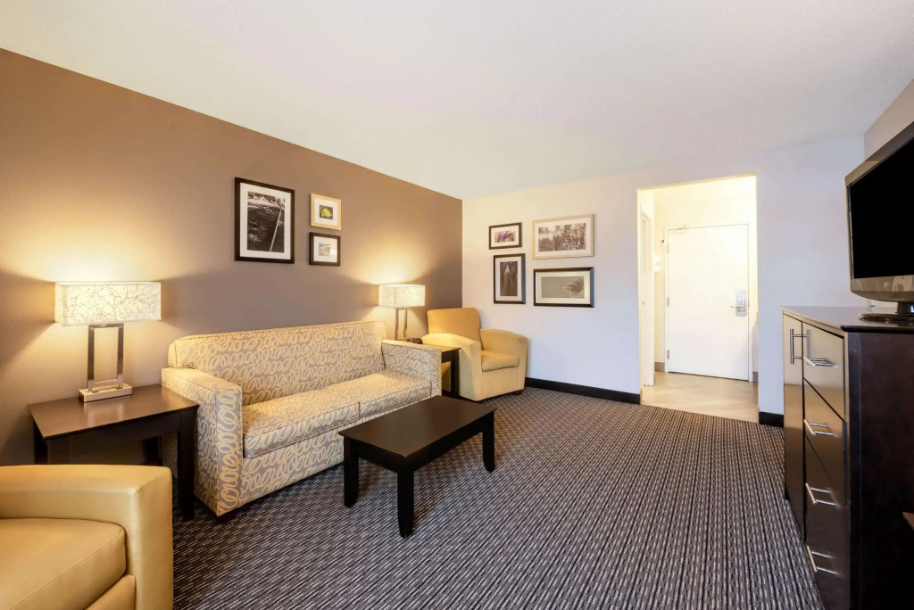 La Quinta by Wyndham Cleveland Macedonia