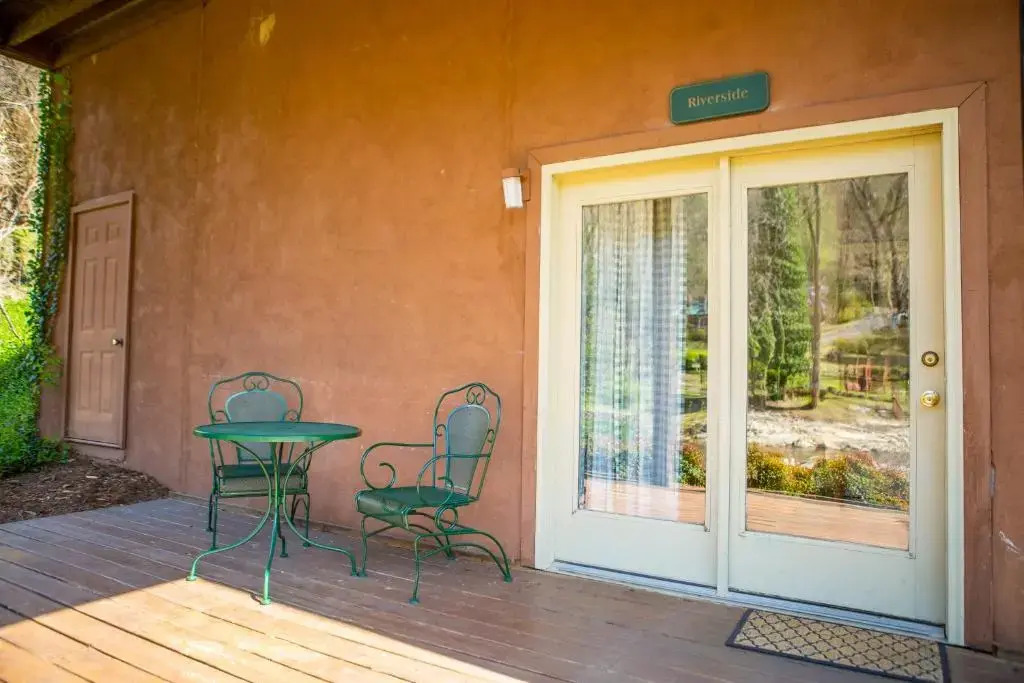 The Chimney Rock Inn & Cottages