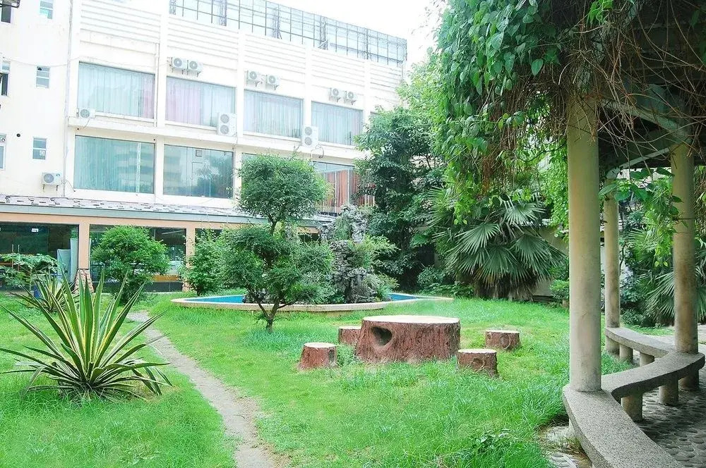 Boutique Holiday Hotel (Beihai Beibuwan Square)