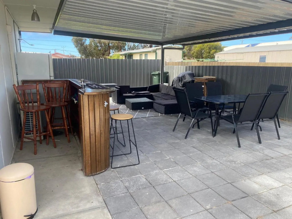 Investigator Beach Breeze Apartments U3