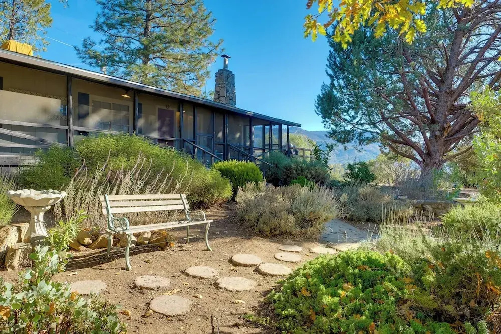 Secluded Mountain Hideaway < 8 Miles to Bass Lake!