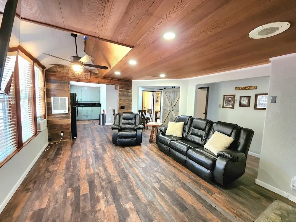 Miners Suite in Shaver Lake