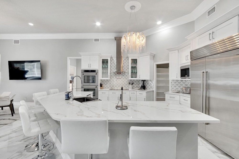 Luxurious Retreat at our Canal Front Pool Home 5BR