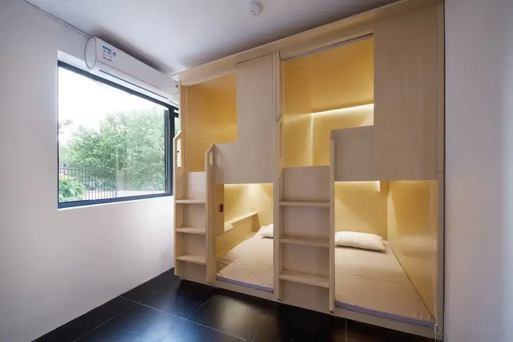 WEFLOW Hostel
