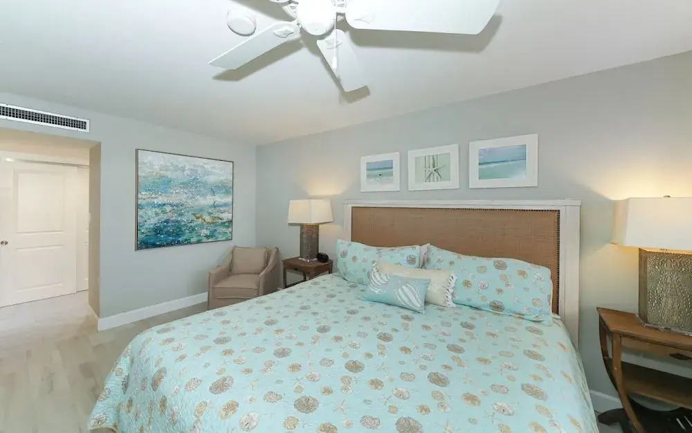 404-excelsior- Beautiful Unit Offering Amazing Gulf Views! 2 Bedroom Condo