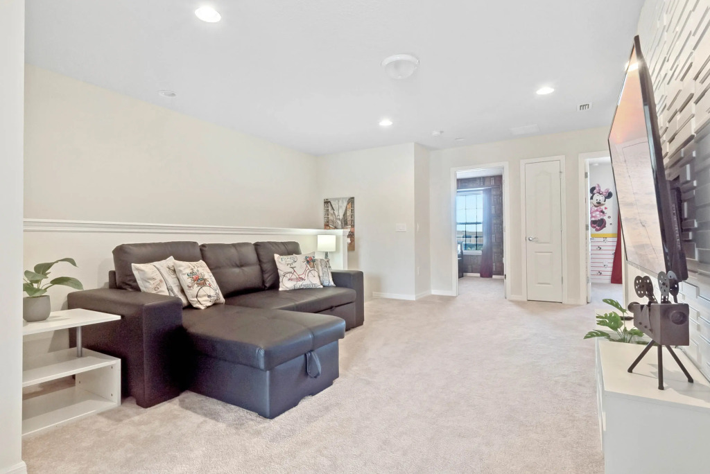 5 Bd 45 Ba Windsor At Westside 2402 Td