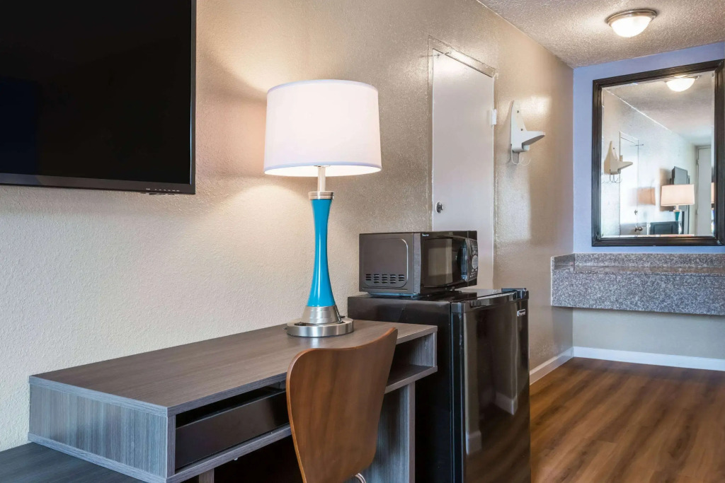 Super 8 by Wyndham Hardeeville - Savannah North