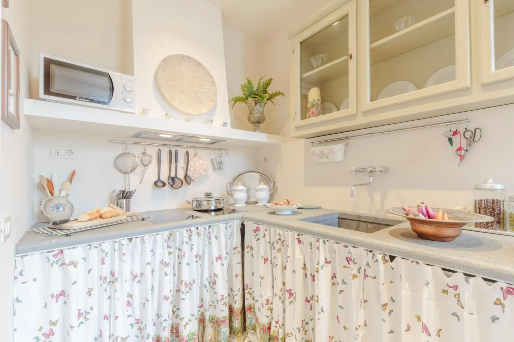 Casa Uccia in Lucca With 1 Bedrooms and 1 Bathrooms