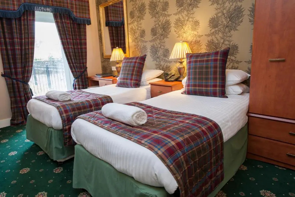 Loch Kinord Hotel