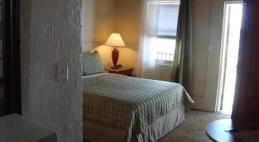Tropicana Motel