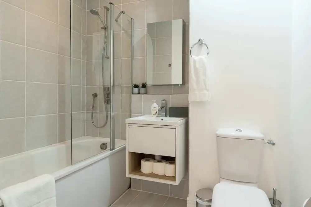 Super Central Flat Sleeps/4 -1 min to Holborn Tube