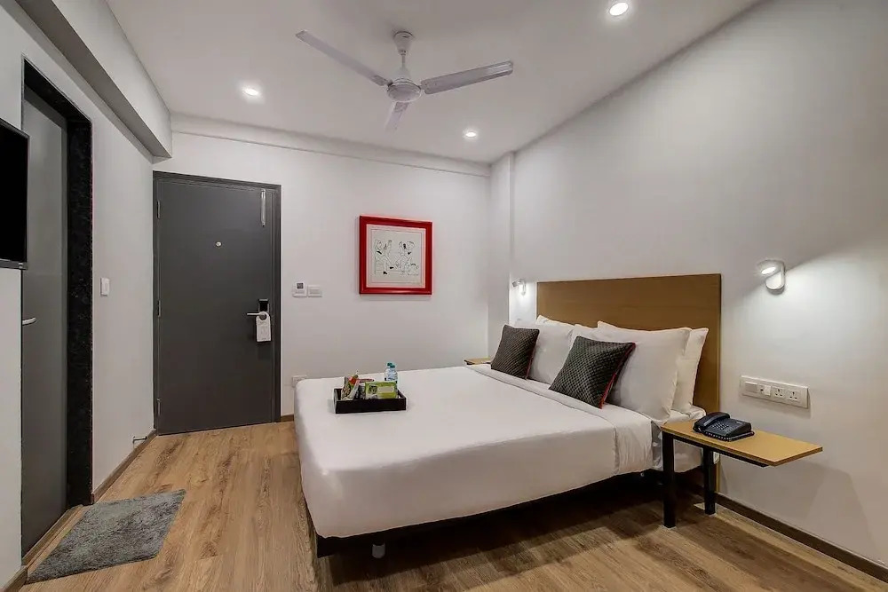 OYO Townhouse 046 Khar West Station