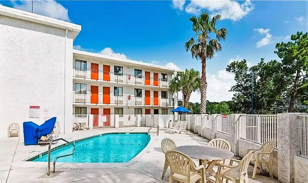 Motel 6 Mobile North