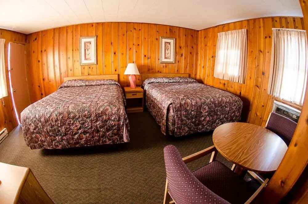 Twi-lite Motel