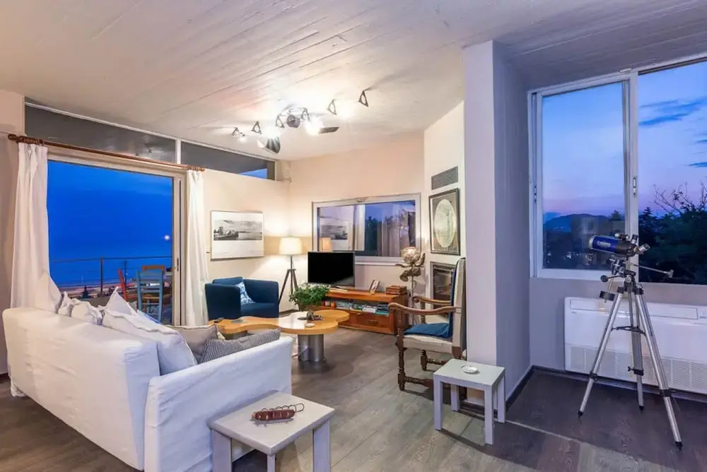 An Ideal Place to Relax With a 270 Degree View of the Saronic Gulf