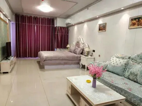 Kaiyiyue Apartment (Qiqihar Wanda Plaza Store)