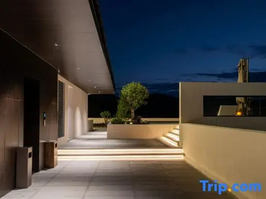 Jiuheyueyuan Wenquan Forest Resort Hotel