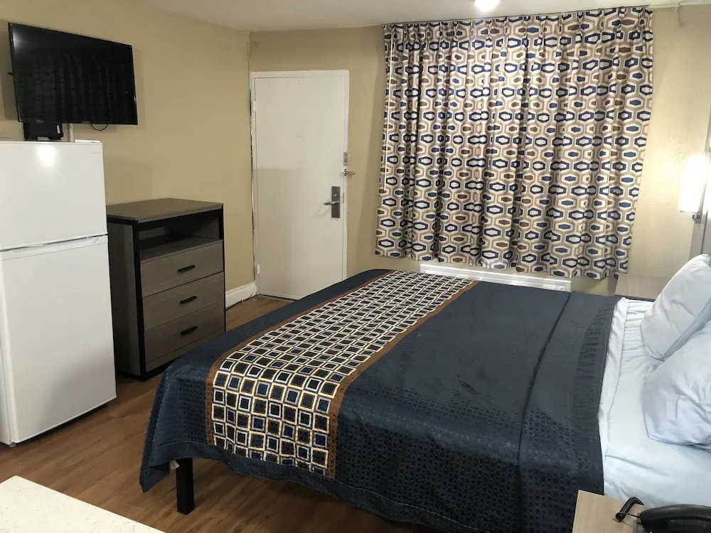 Luxury Inn & Suites