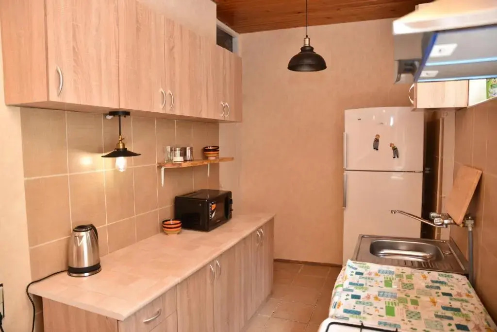 3 BD App with cozy Garden