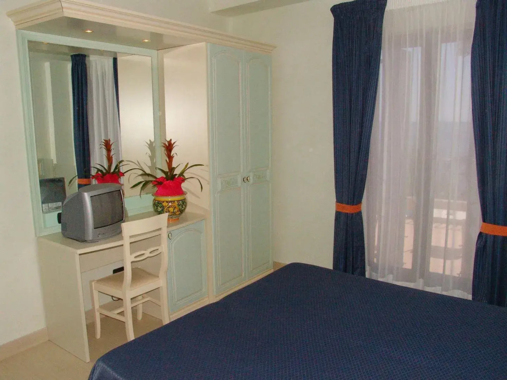 Kalos Hotel
