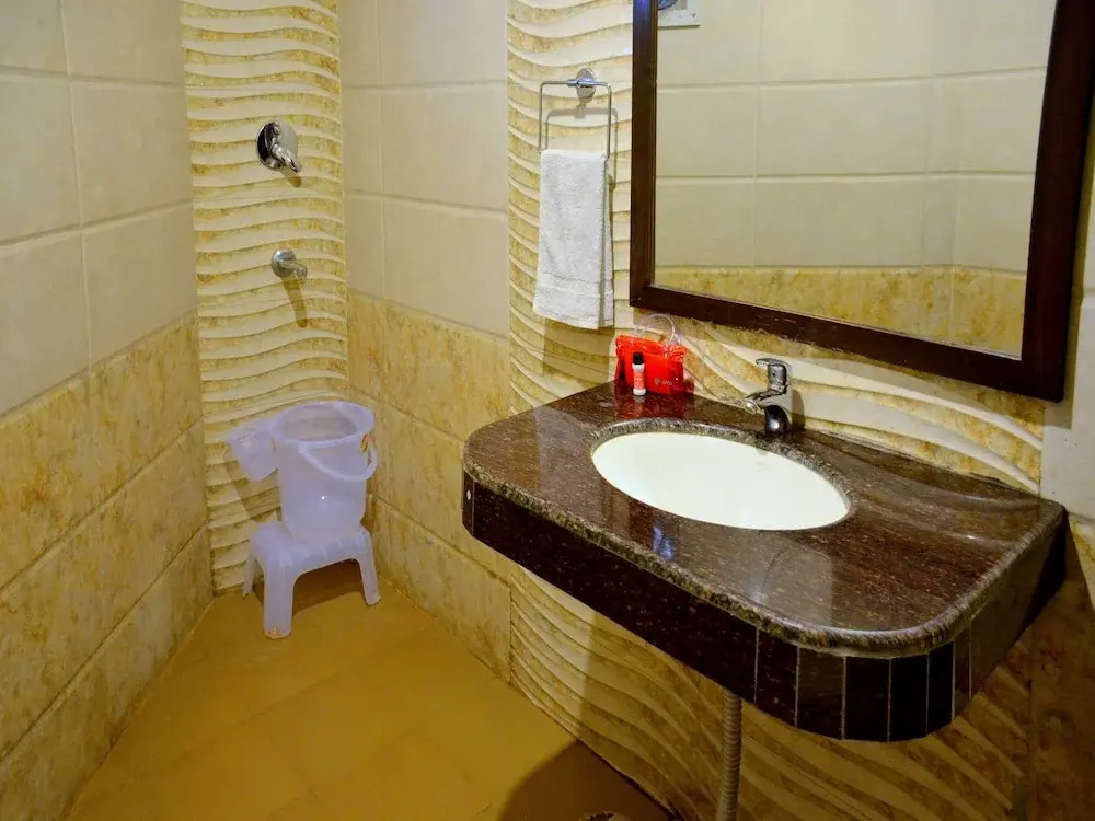 OYO 3523 Tekarees Inn Mahanagar