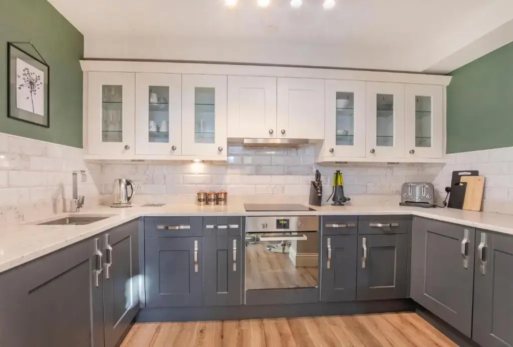 8 Blue Bridge- Elegant and Luxurious 1 Bedroom Apt- Free Parking