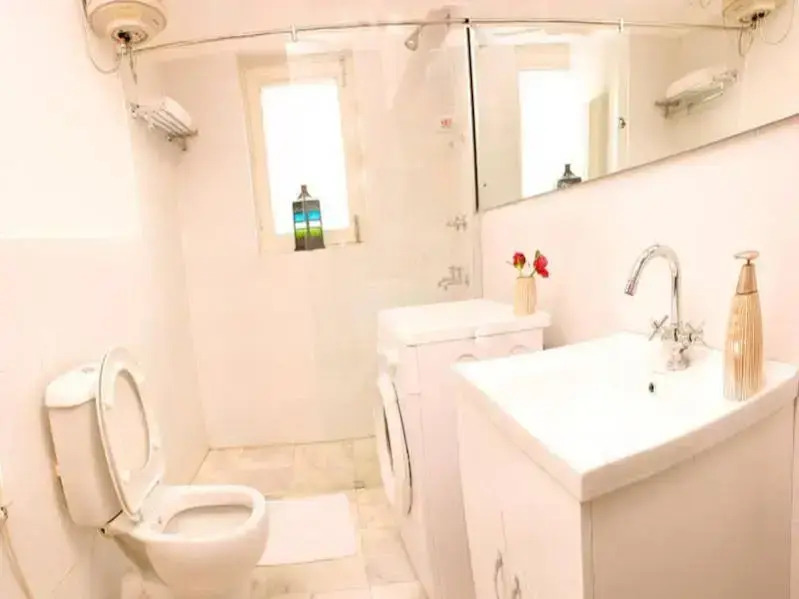 Homestay at Kashmiri Gate Metro & Old Delhi Railway Station