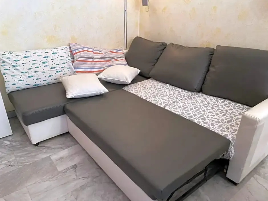 Impeccable bnb in Milan next to M1 metro 10 mins away from duomo Wi-Fi feel like home