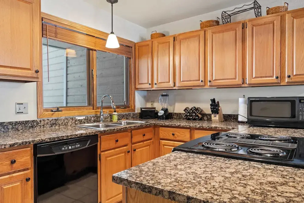 Riverside Condos A102 by Avantstay Condo Close To Downtown, Town Park & Ski Lift #8