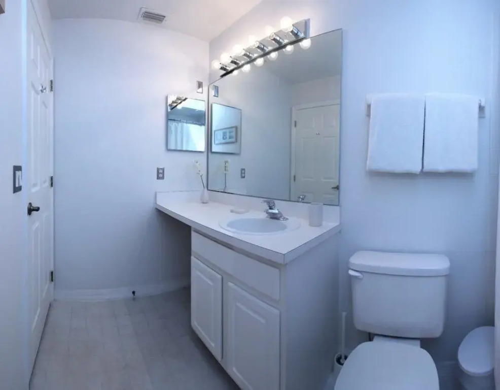 Lake Berkley Resort 1003 - Seven Bedroom Villa with Private Pool