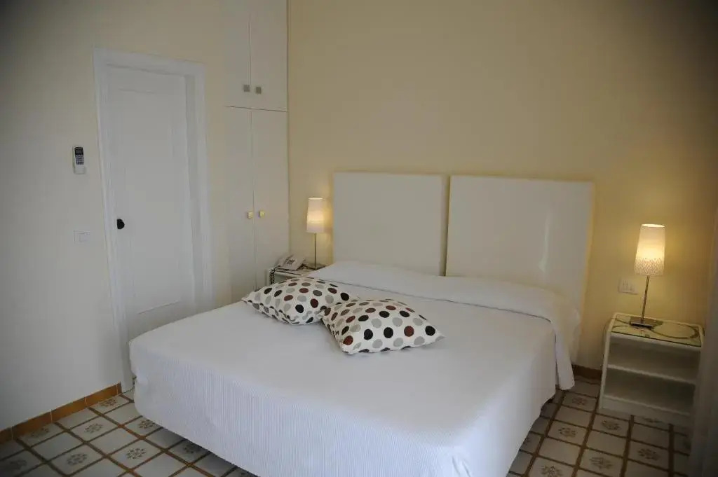 Via Capo Rooms