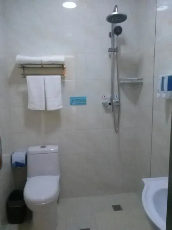 Xinding Business Hotel(西安鑫鼎商务酒店（吾悦广场阿房宫南地铁站店）)