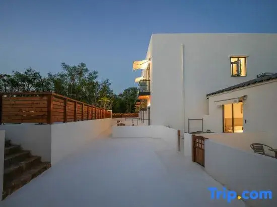 Phoenix · Xiugu Valley Pool Boutique Retreat