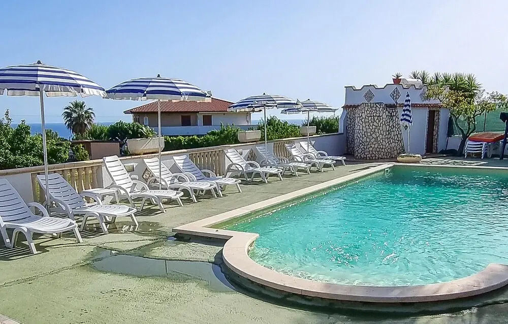 Stunning Home in Ricadi With Wifi, 7 Bedrooms and Outdoor Swimming Pool