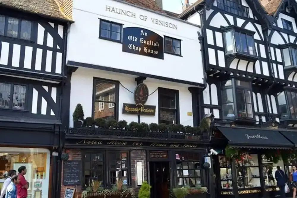 Stunning 2BD property w/ garden in Salisbury