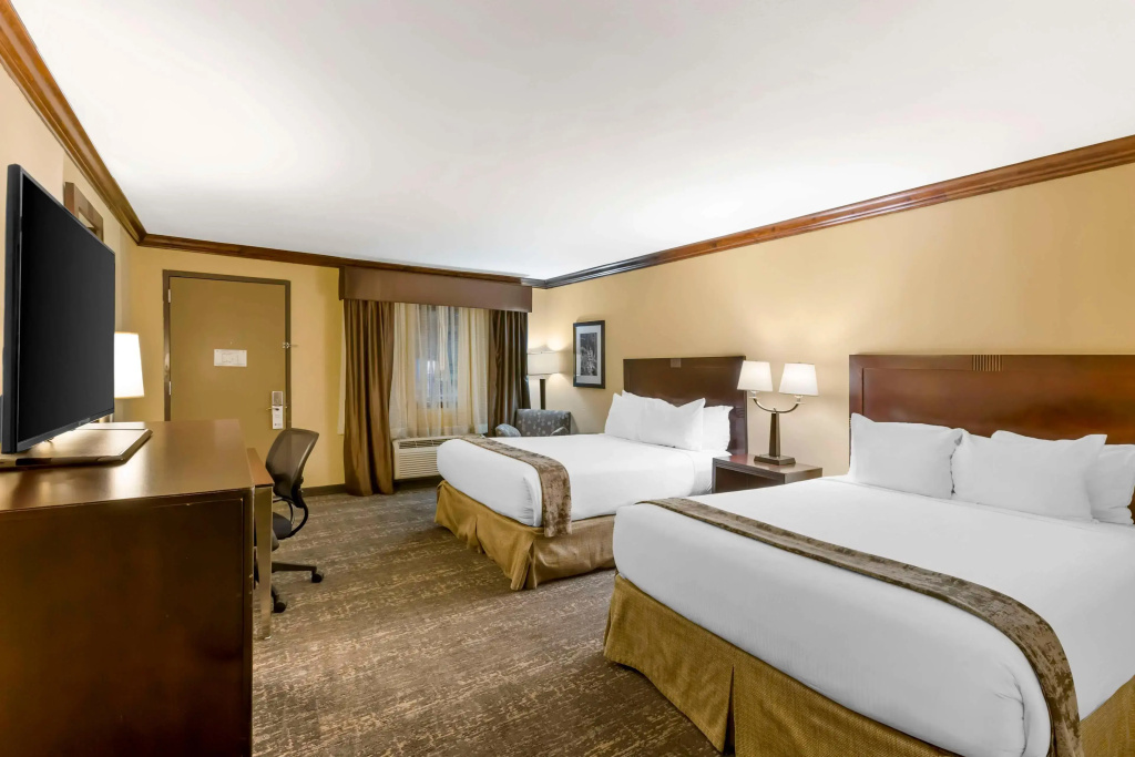 Best Western Plus Raton Hotel
