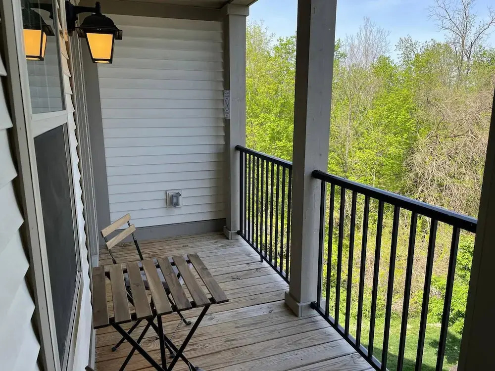 Peaceful Polaris Penthouse 2BR W D Balcony