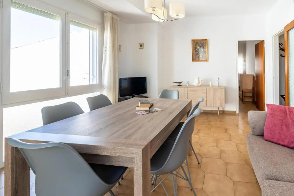 PORT DE LLANÇÀ 35 Apartamento céntrico en el puerto