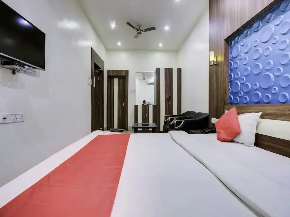 Savoy Hotel By OYO Rooms